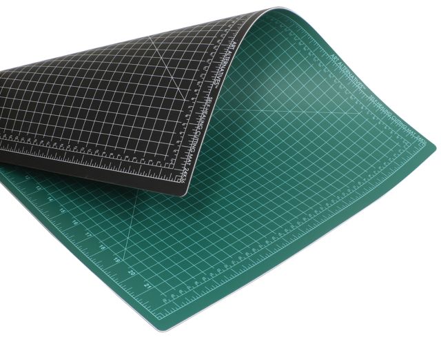 CUTTING MAT 24X36 GREEN BLACK