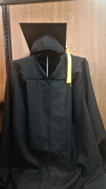 UW Superior Bachelors set w/ Tassel
