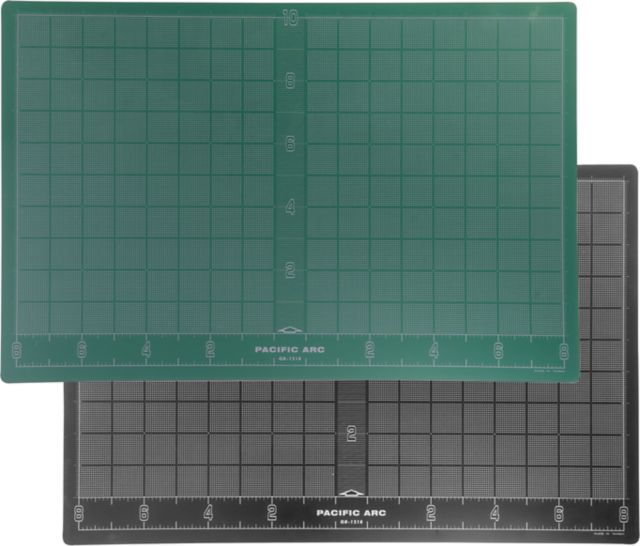 CUTTING MAT BLACK/GREEN 12X18