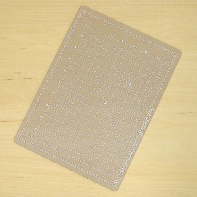 CUTTING MAT 24X36 TRN