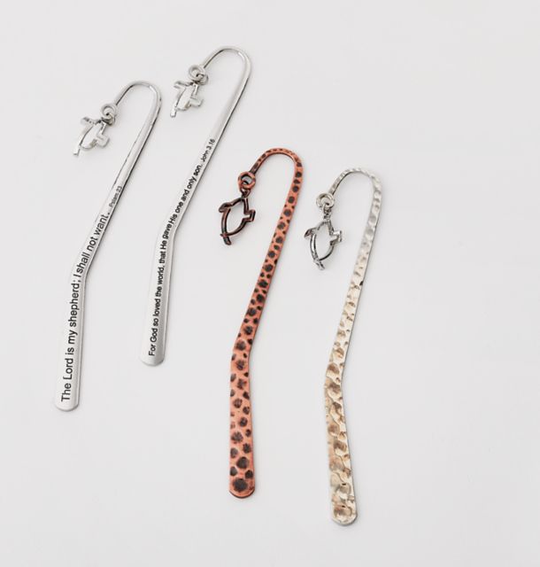 BOOKMARK W/CHARM CROSSFISH